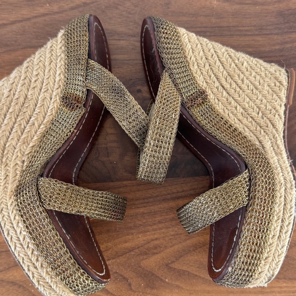 Christian Louboutin - Picture 7 of 7